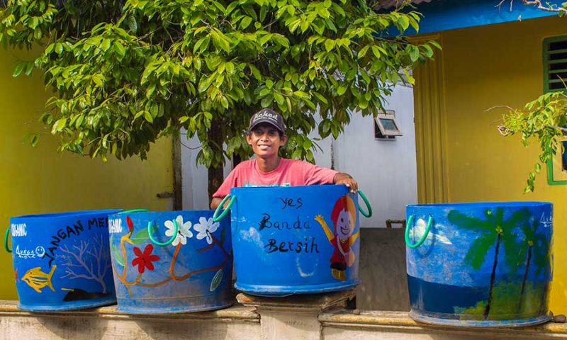 Fukuda repair and garbage bins for Banda Neira
