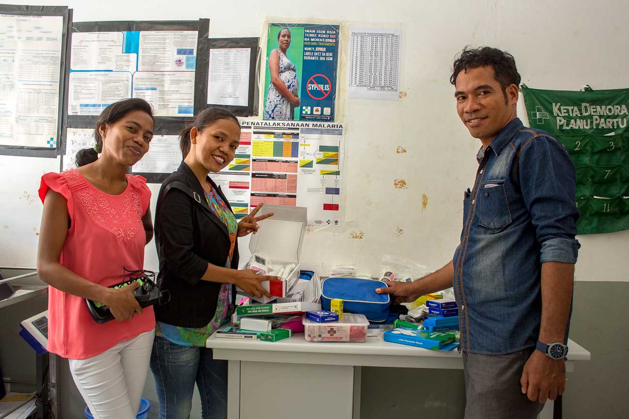 Needless to say eveybody was very happy with the supplies we could spare for them.