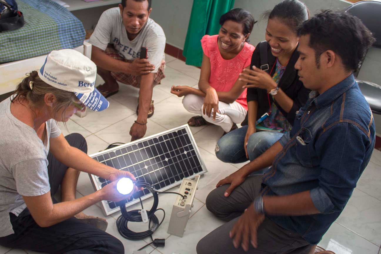 Solar emergency lights for the Ambulance. We hope to be able to support more of the midwifes on Atauro island in the following years.