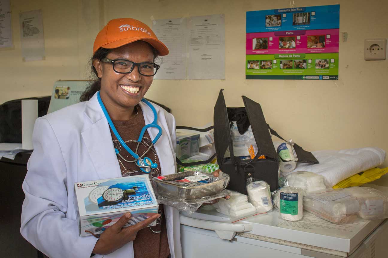 Medical supplies for the midwife in Bora