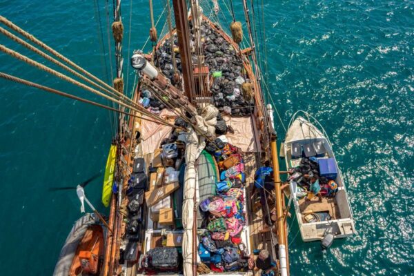 Historic Vessel Vega-offloading supplies Historic Vessel Vega-offloading supplies